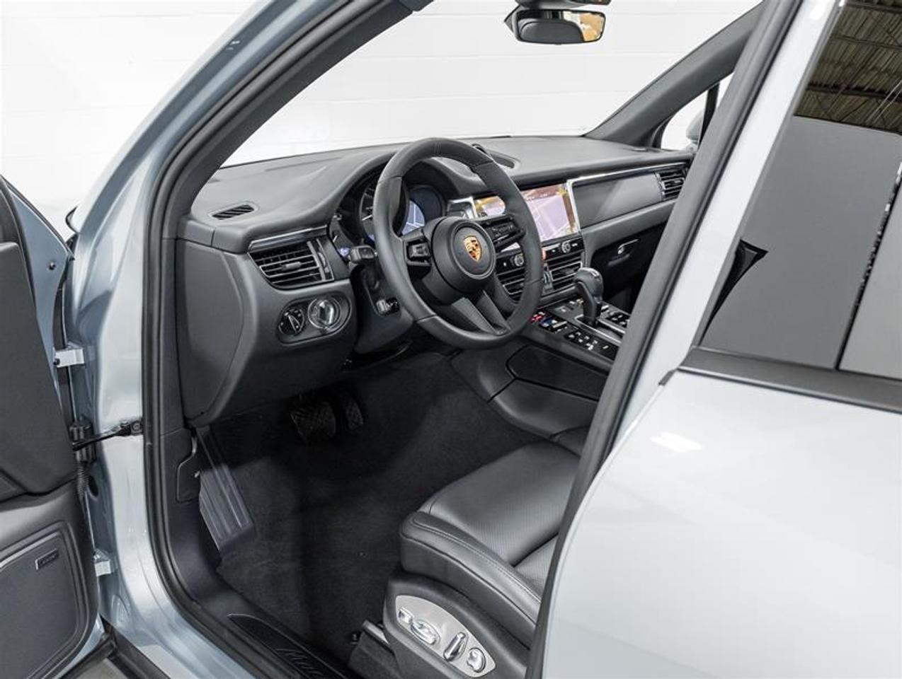 2026 Porsche Macan  Photo