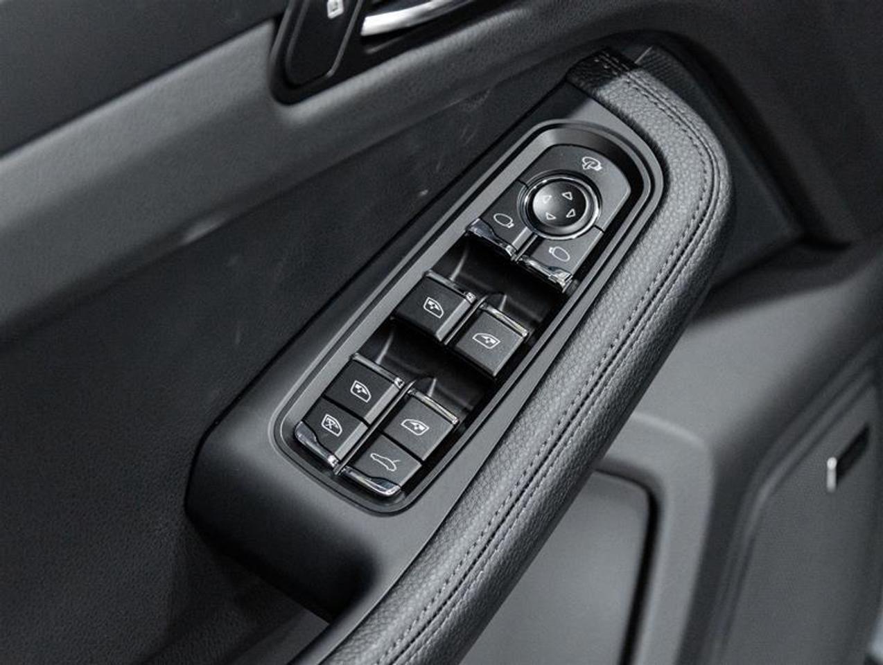 2026 Porsche Macan  Photo