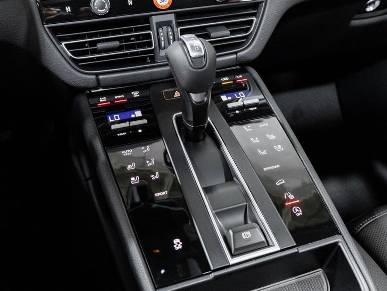 2026 Porsche Macan  Photo