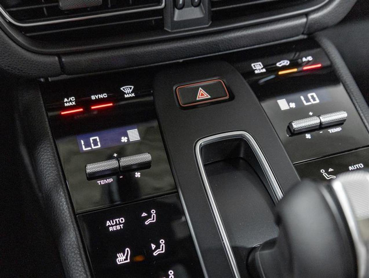 2026 Porsche Macan  Photo