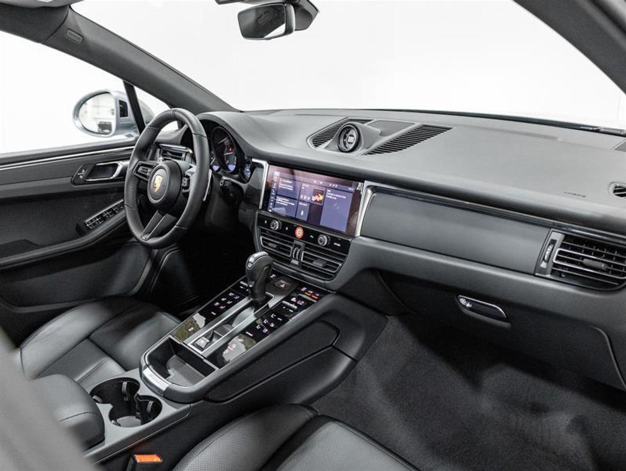 2026 Porsche Macan  Photo
