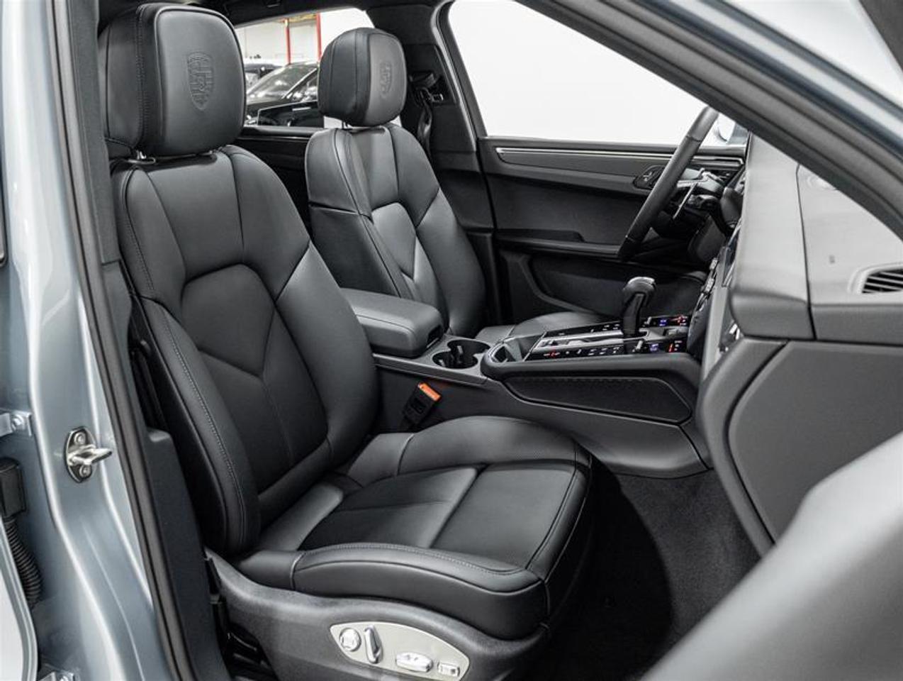 2026 Porsche Macan  Photo
