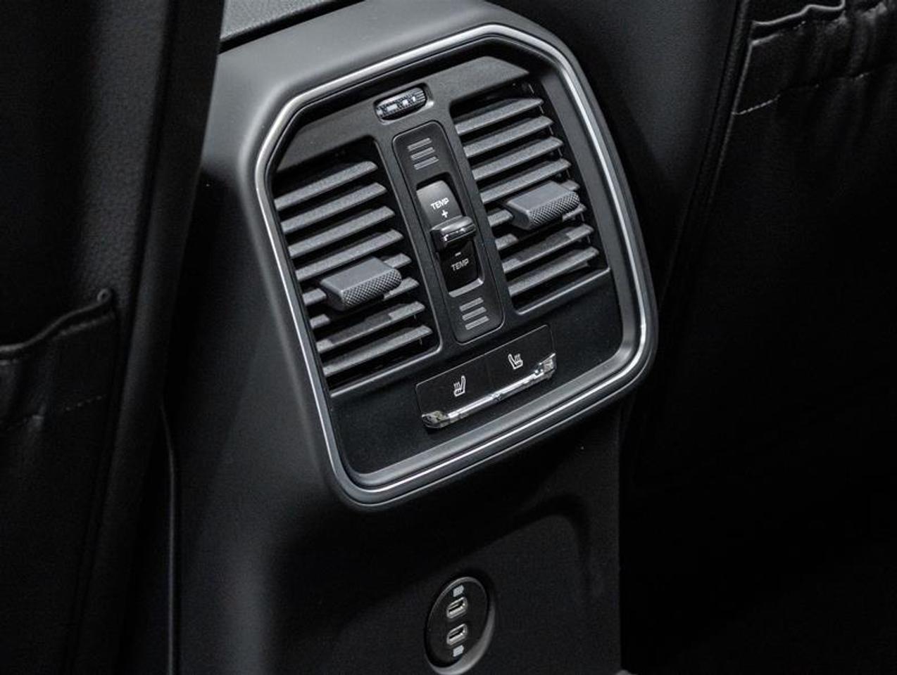2026 Porsche Macan  Photo