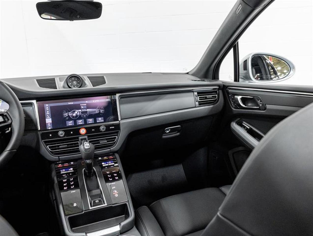 2026 Porsche Macan  Photo