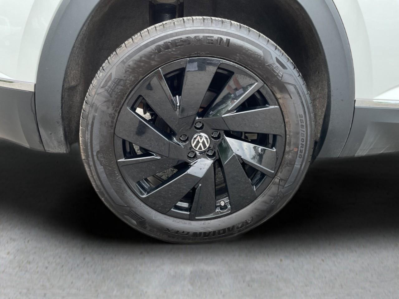 2024 Volkswagen Atlas Cross Sport 2.0 TSI Highline 4dr All-Wheel Drive 4MOTION Photo
