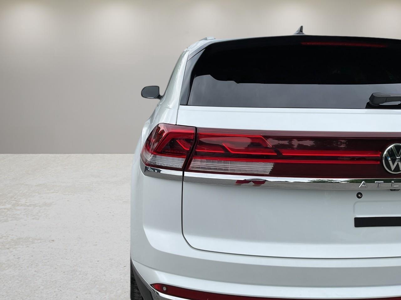 2024 Volkswagen Atlas Cross Sport 2.0 TSI Highline 4dr All-Wheel Drive 4MOTION Photo
