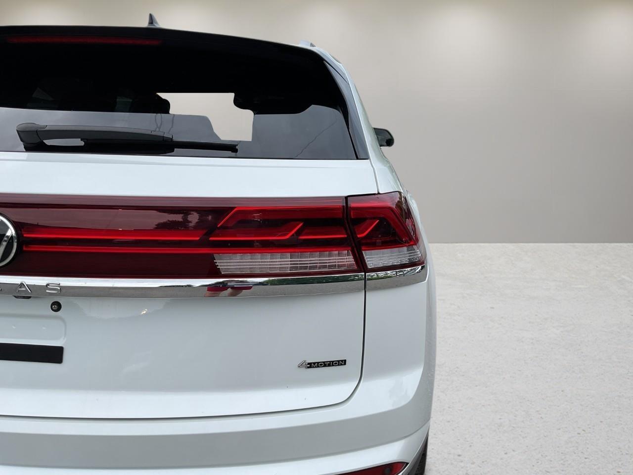 2024 Volkswagen Atlas Cross Sport 2.0 TSI Highline 4dr All-Wheel Drive 4MOTION Photo