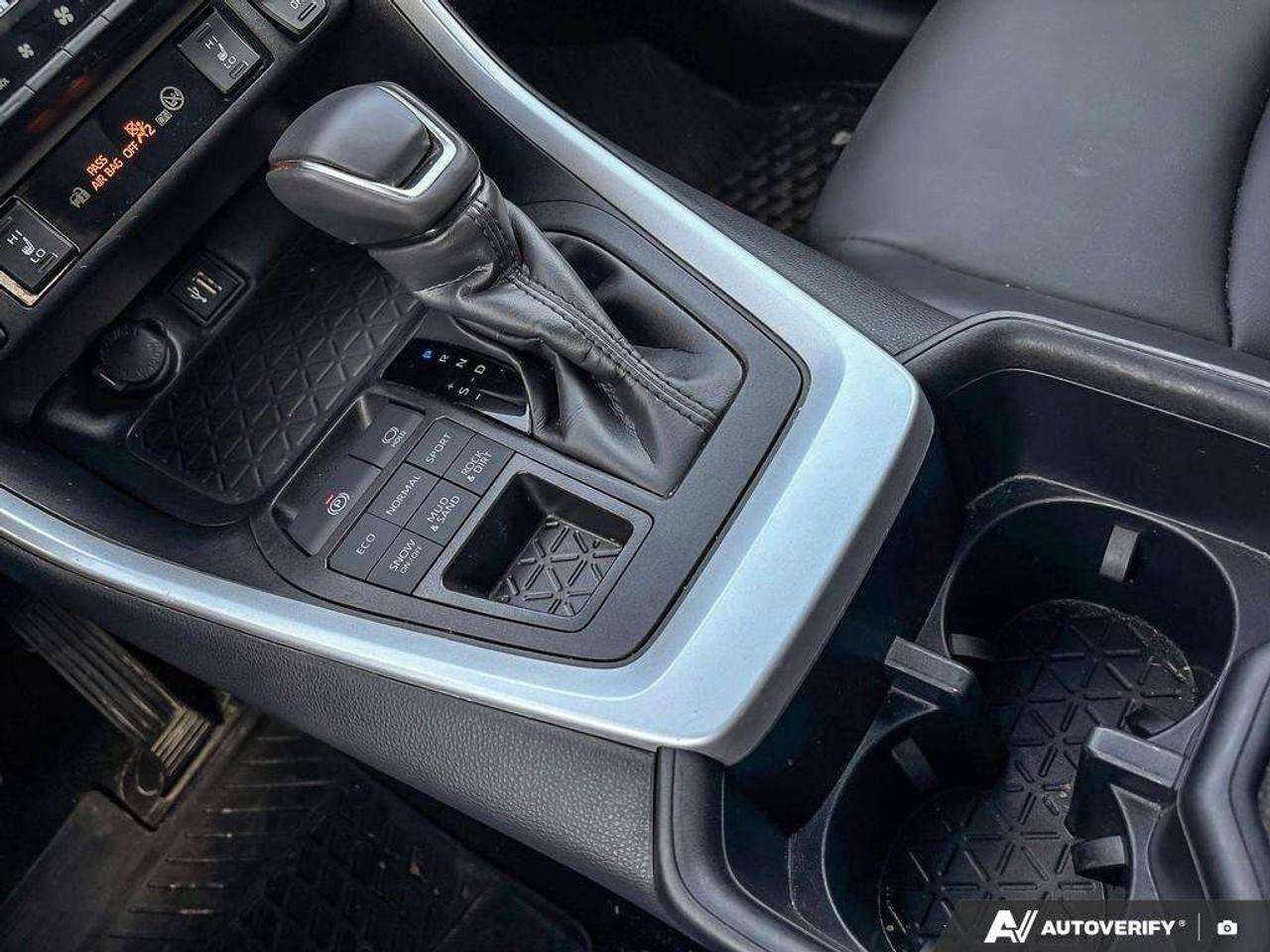 2025 Toyota RAV4 XLE Photo