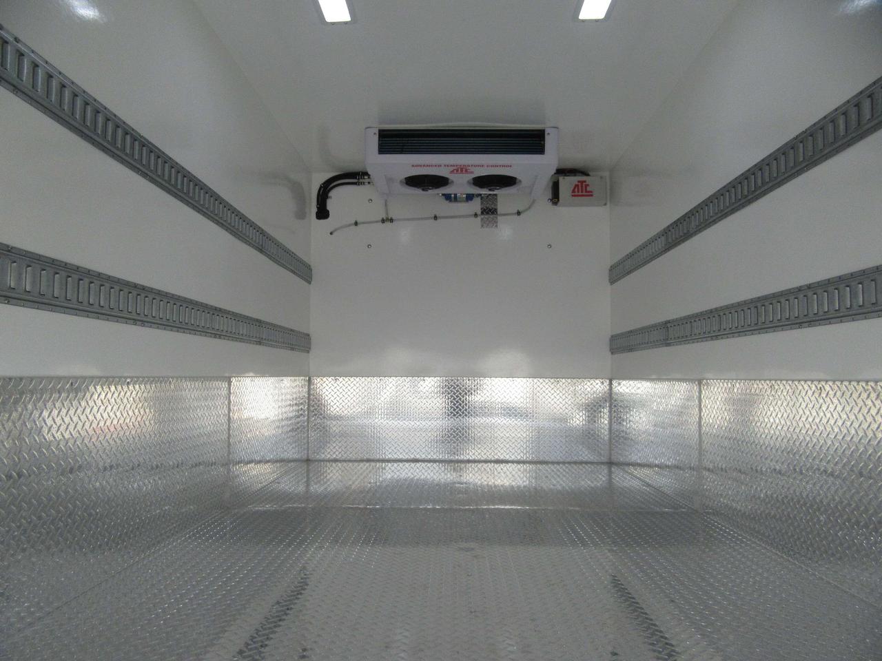 2025 Chevrolet Express 3500 14FT CUBE VAN WITH NEW REEFER SYSTEM Photo2