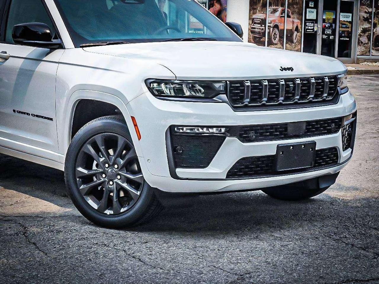 2026 Jeep Grand Cherokee  Photo1