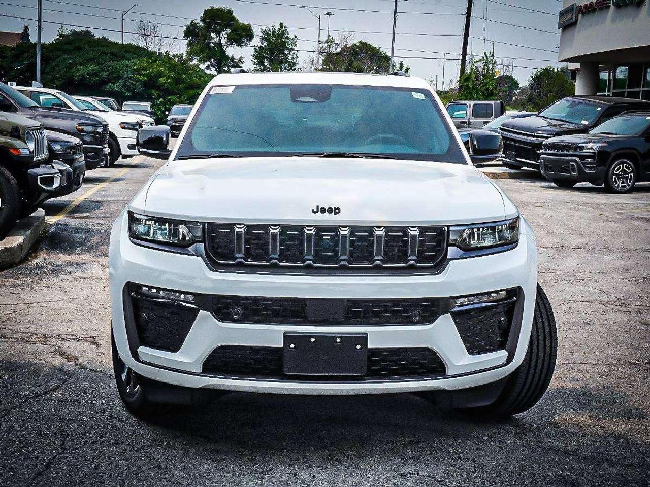 2026 Jeep Grand Cherokee  Photo2