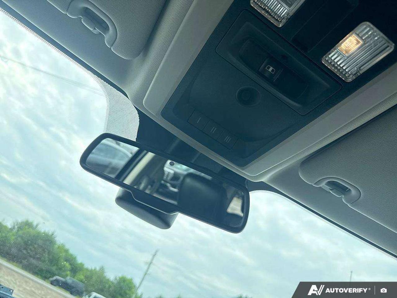 2015 RAM 1500 RUNNING BOARDS. SPRAY IN BEDLINER. TOW PKG. CERTIFIED. Photo