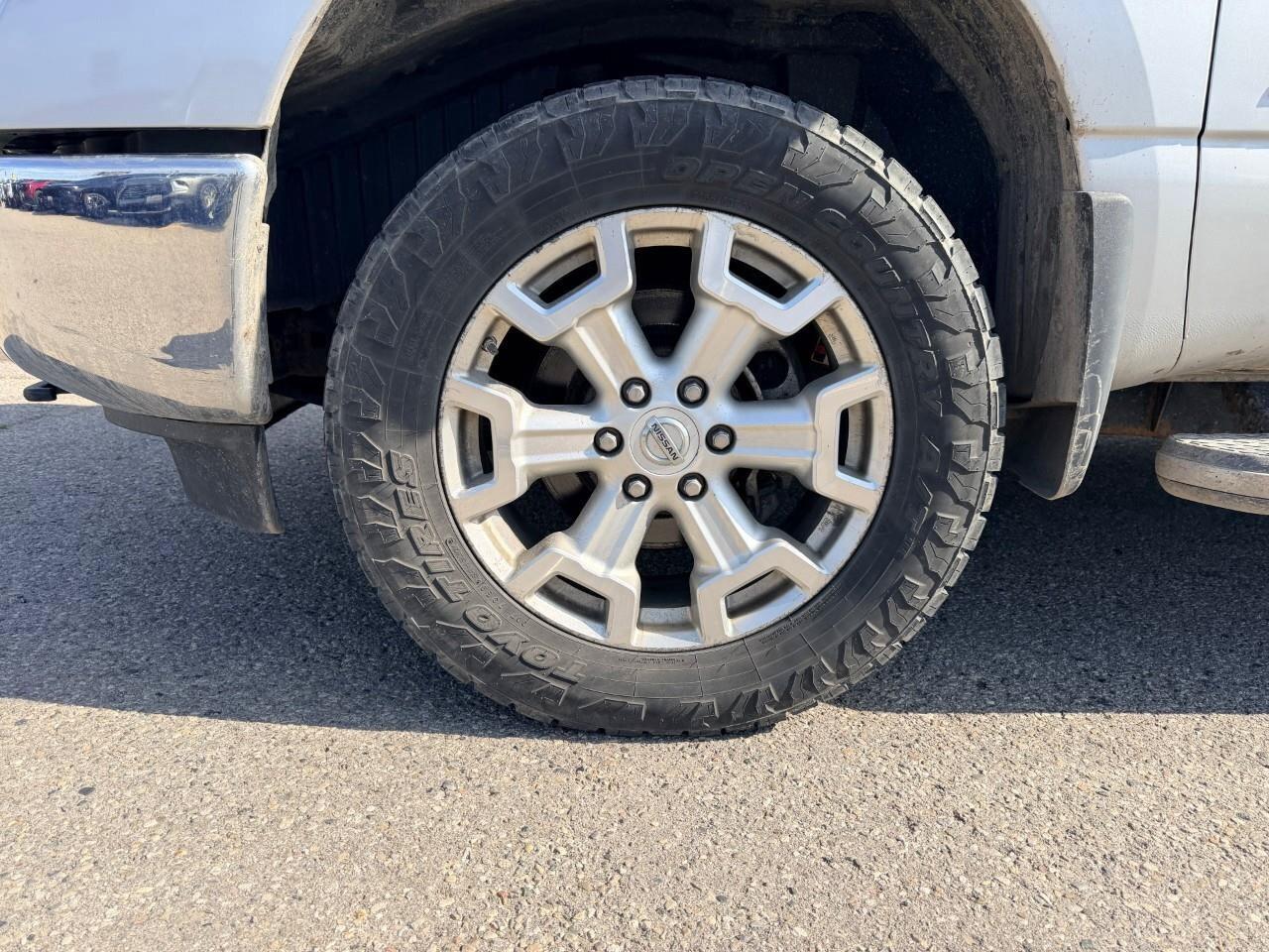 2016 Nissan Titan XD SV GasXD SV, 5.0L V8, 4X4 ALLOYS, CLOTH, CERTIFIED Photo