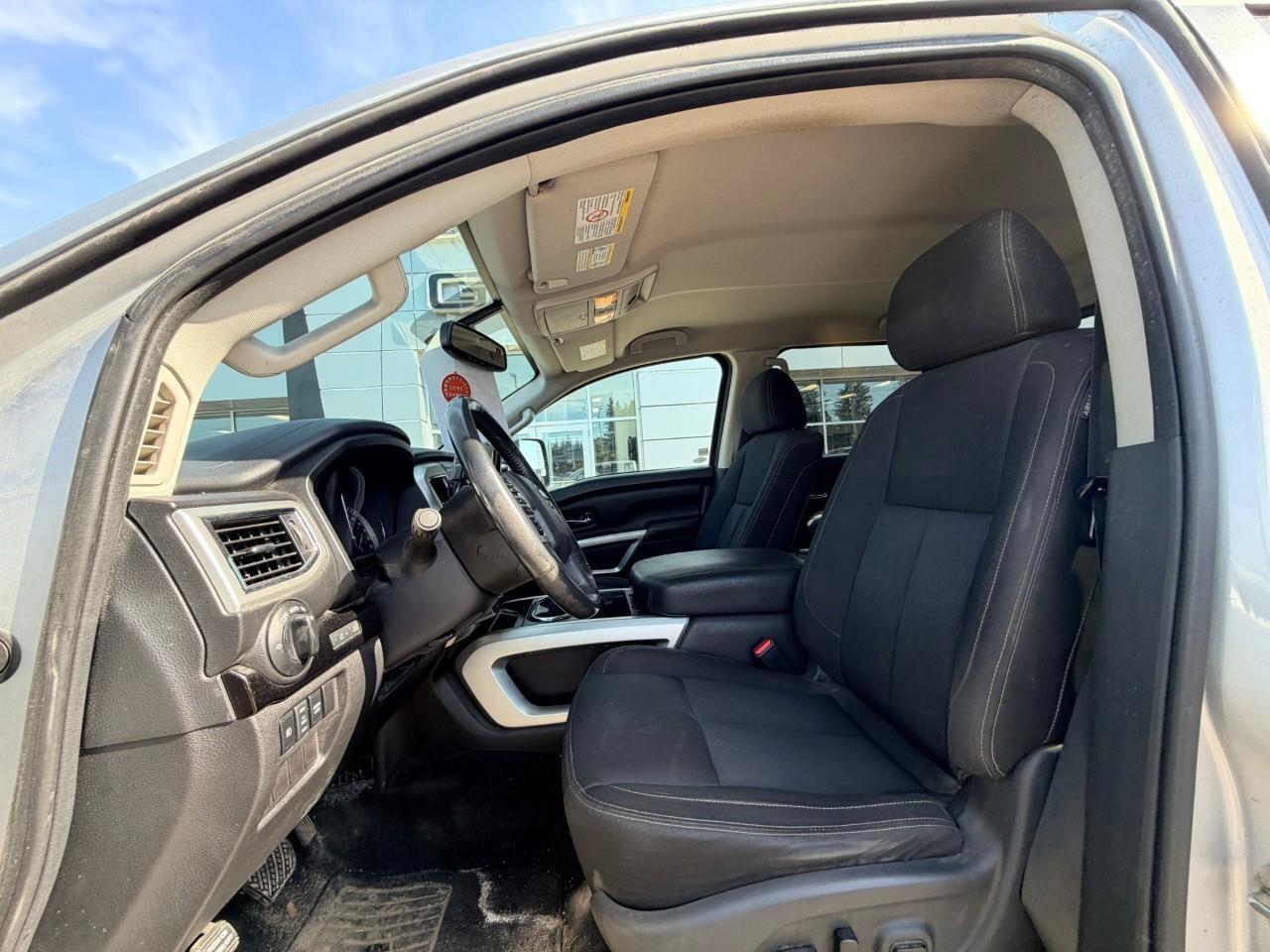 2016 Nissan Titan XD SV GasXD SV, 5.0L V8, 4X4 ALLOYS, CLOTH, CERTIFIED Photo