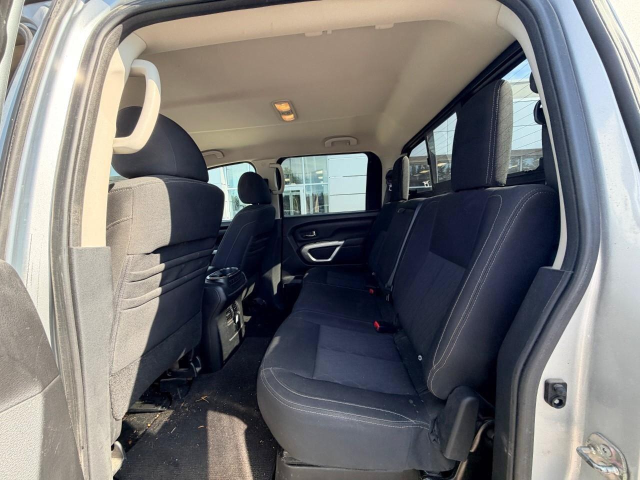 2016 Nissan Titan XD SV GasXD SV, 5.0L V8, 4X4 ALLOYS, CLOTH, CERTIFIED Photo