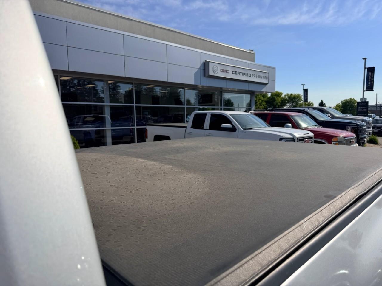2016 Nissan Titan XD SV GasXD SV, 5.0L V8, 4X4 ALLOYS, CLOTH, CERTIFIED Photo
