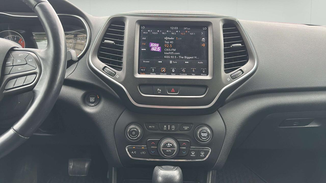 2019 Jeep Cherokee Trailhawk Photo