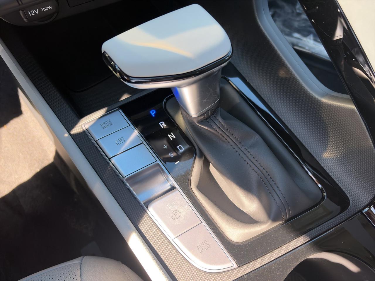 2026 Hyundai Elantra Hybrid Luxury Photo