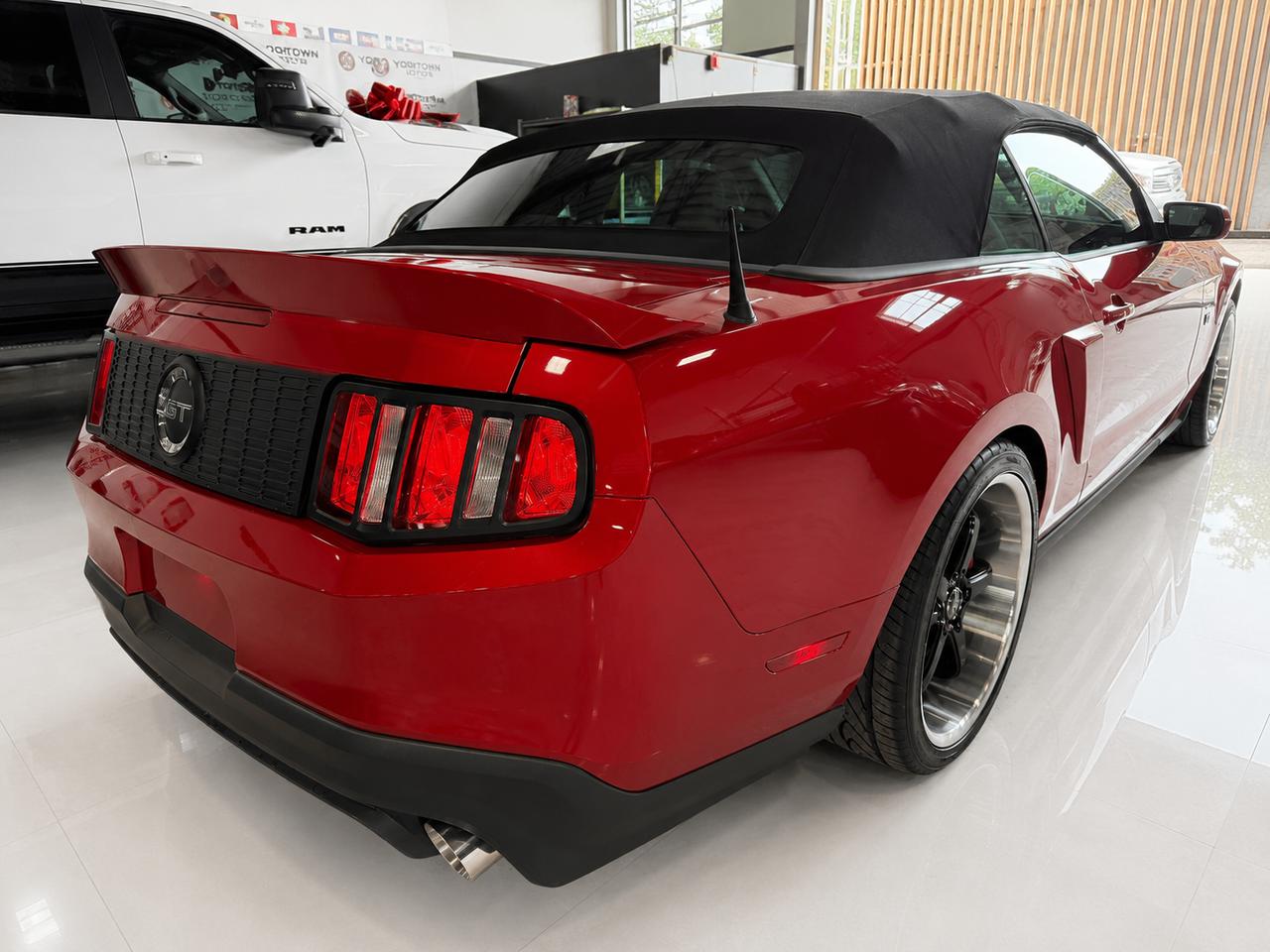 2010 Ford Mustang GT | SUPERCAHRGED V8 |MANUAL|2400KM|500 HORSEPOWER Photo