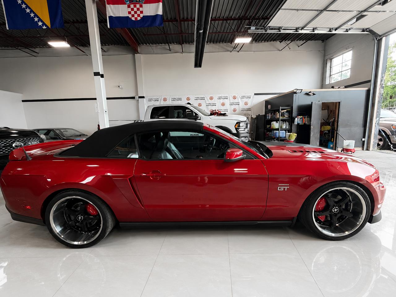 2010 Ford Mustang GT | SUPERCAHRGED V8 |MANUAL|2400KM|500 HORSEPOWER Photo