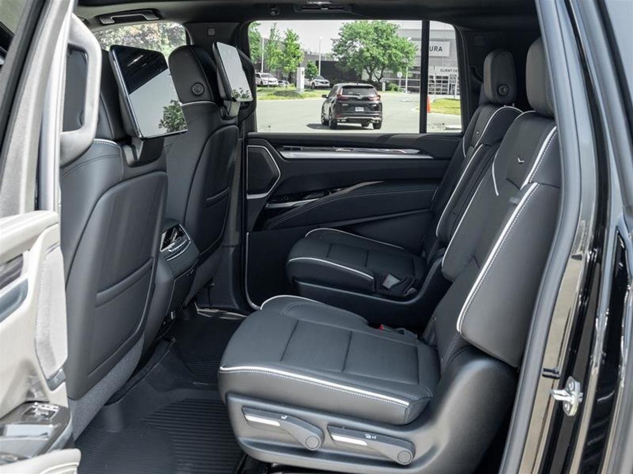 2026 Cadillac Escalade ESV Sport Photo