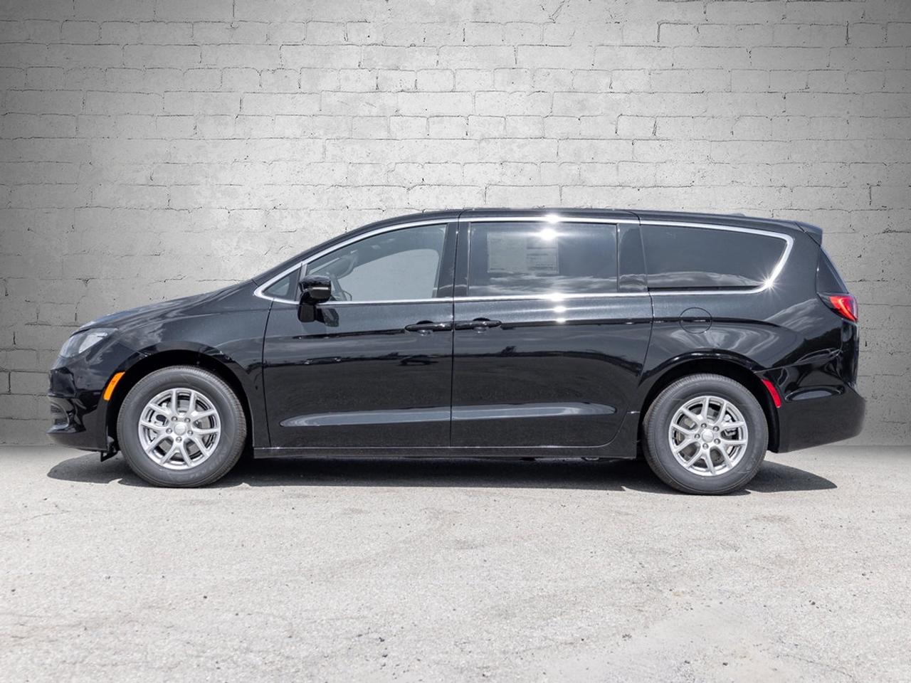2027 Chrysler Grand Caravan SXT Photo2
