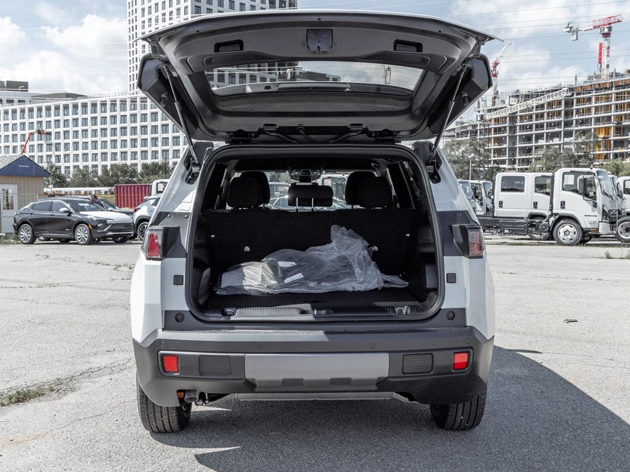 2026 Jeep Cherokee Base Photo
