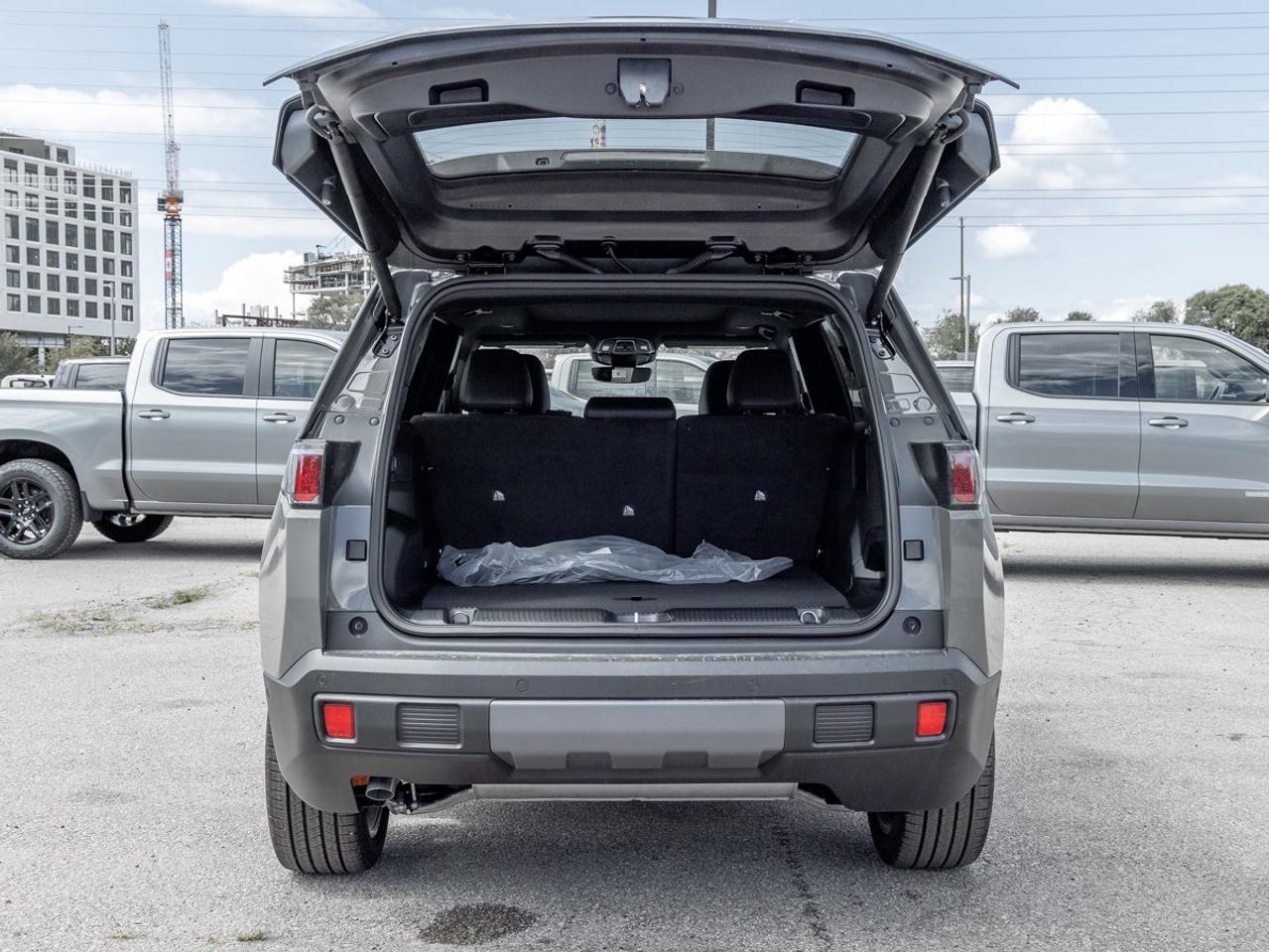 2026 Jeep Cherokee OVERLAND Photo