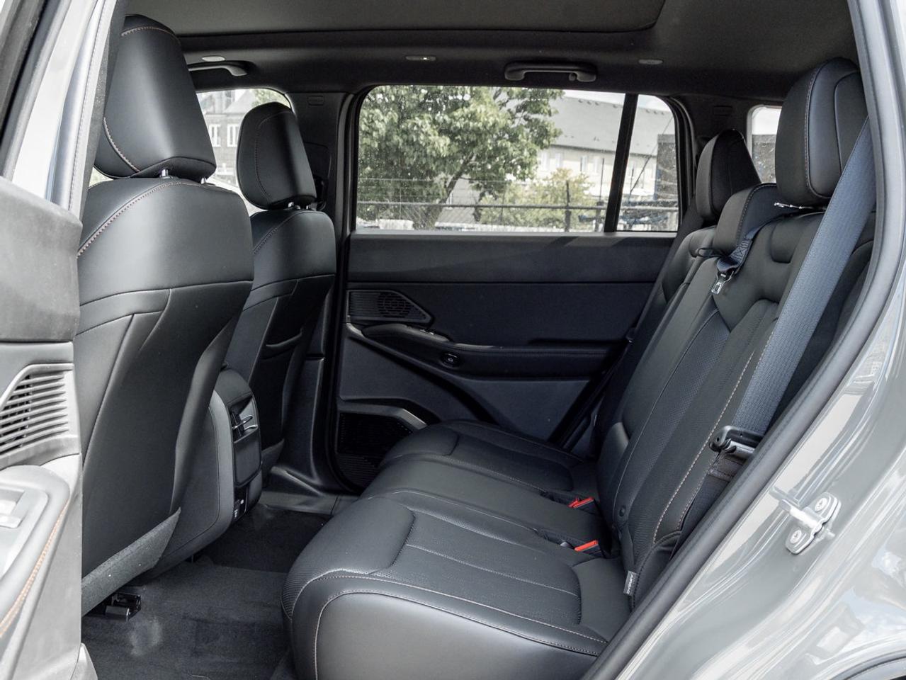 2026 Jeep Cherokee OVERLAND Photo