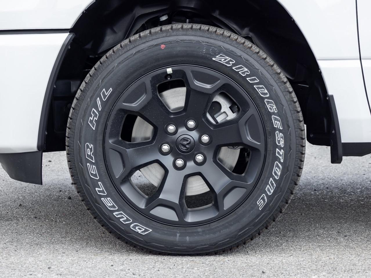 2026 RAM 1500 SPORT Photo3