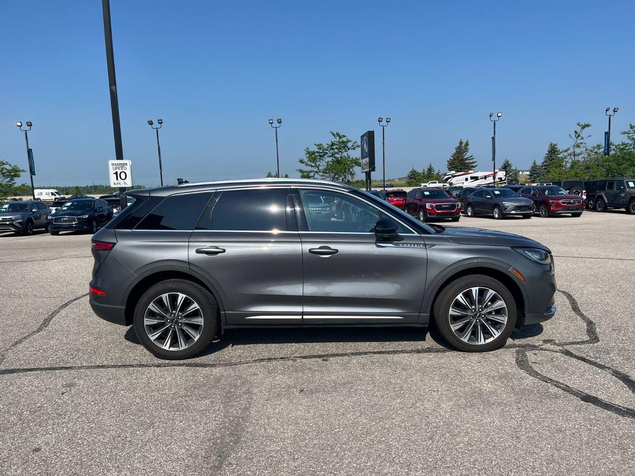 2022 Lincoln Corsair Reserve AWD Photo4