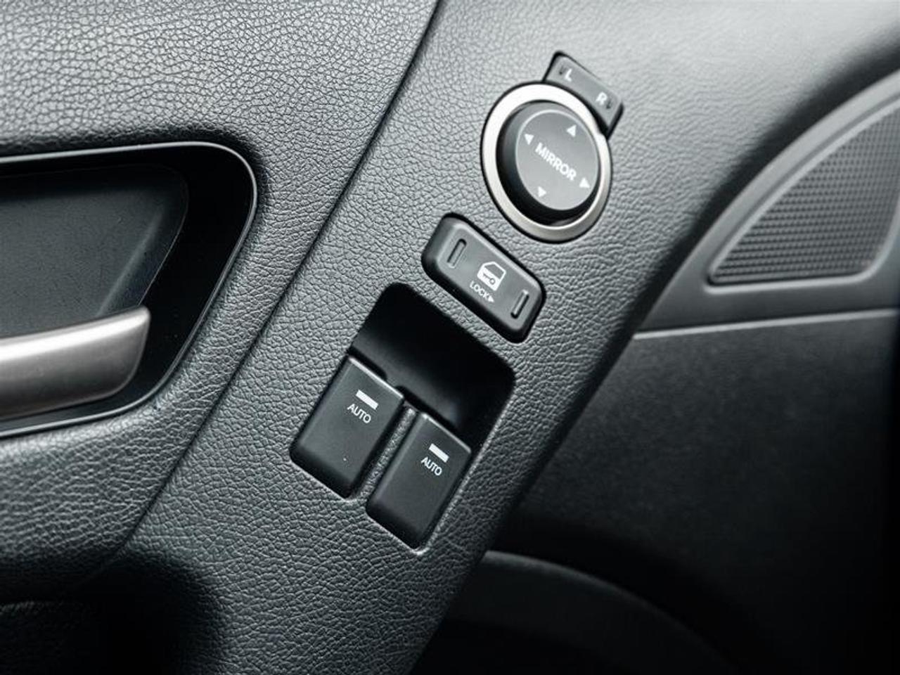 2013 Hyundai Genesis Coupe 2.0T Premium at Photo