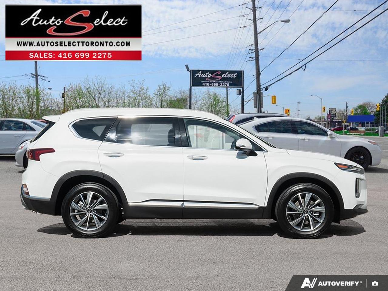 2019 Hyundai Santa Fe Luxury AWD - Leather - Pano Roof - Carplay - Clean Carfax Photo2