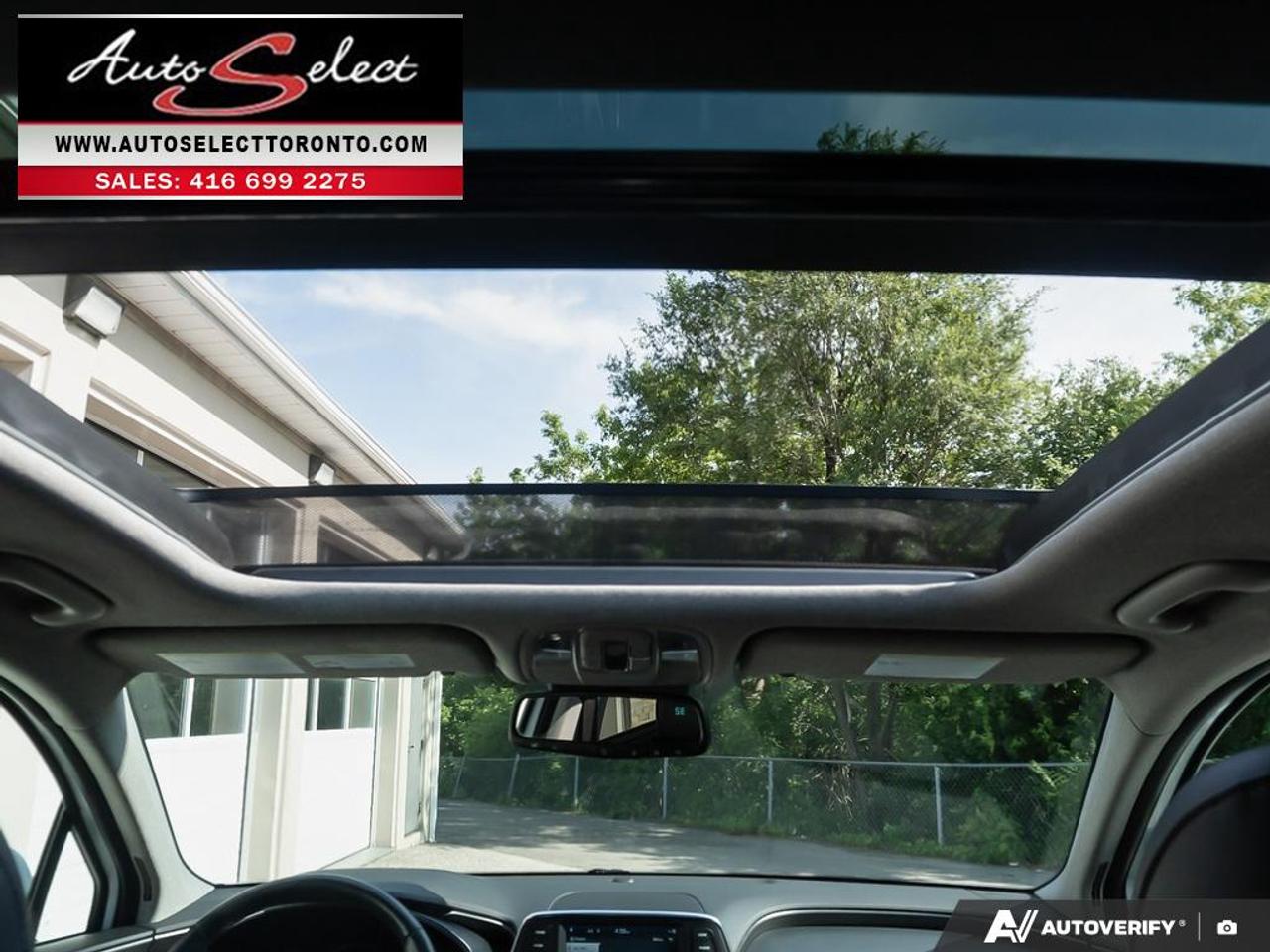 2019 Hyundai Santa Fe Luxury AWD - Leather - Pano Roof - Carplay - Clean Carfax Photo