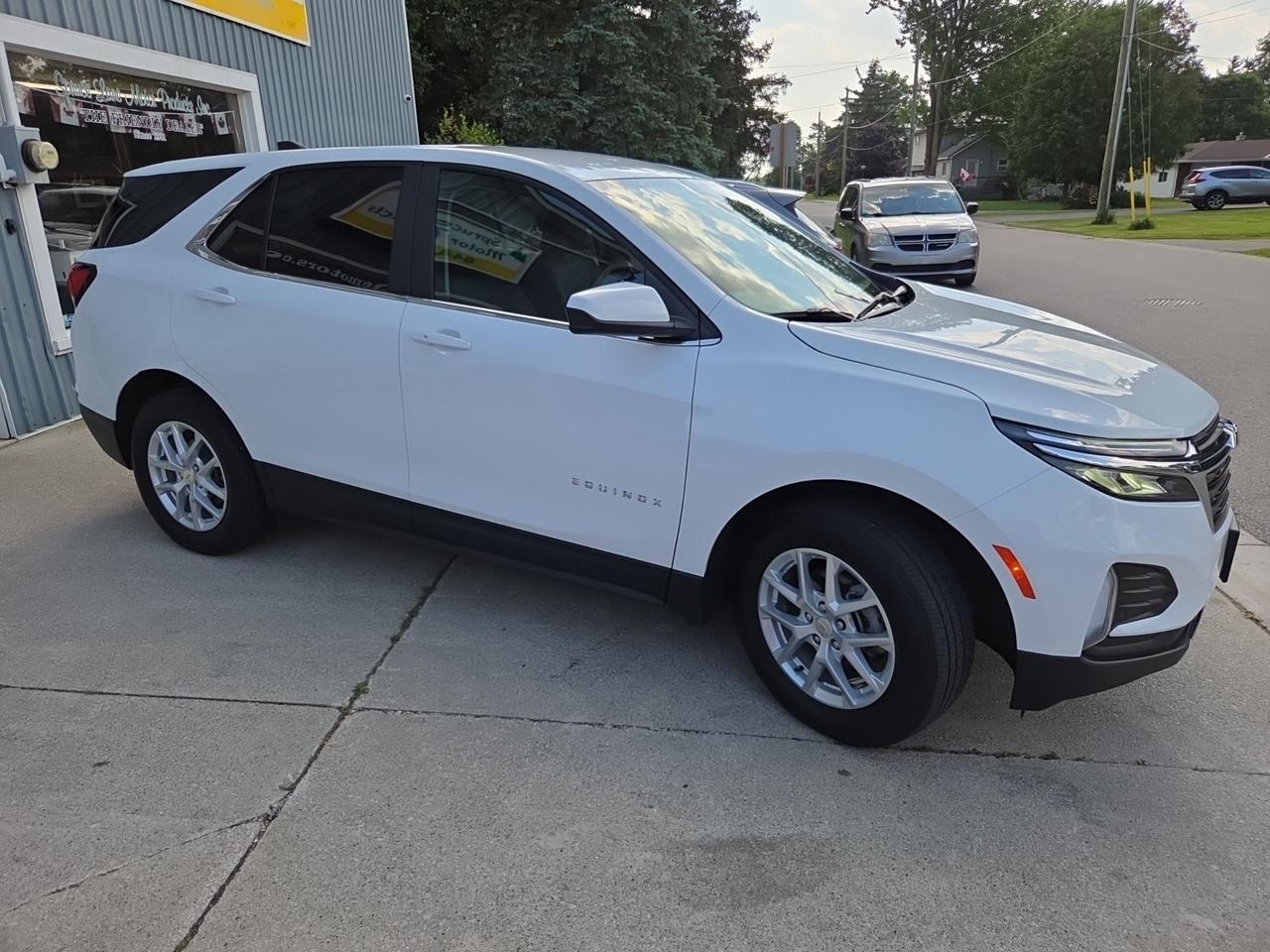2024 Chevrolet Equinox LT Photo2