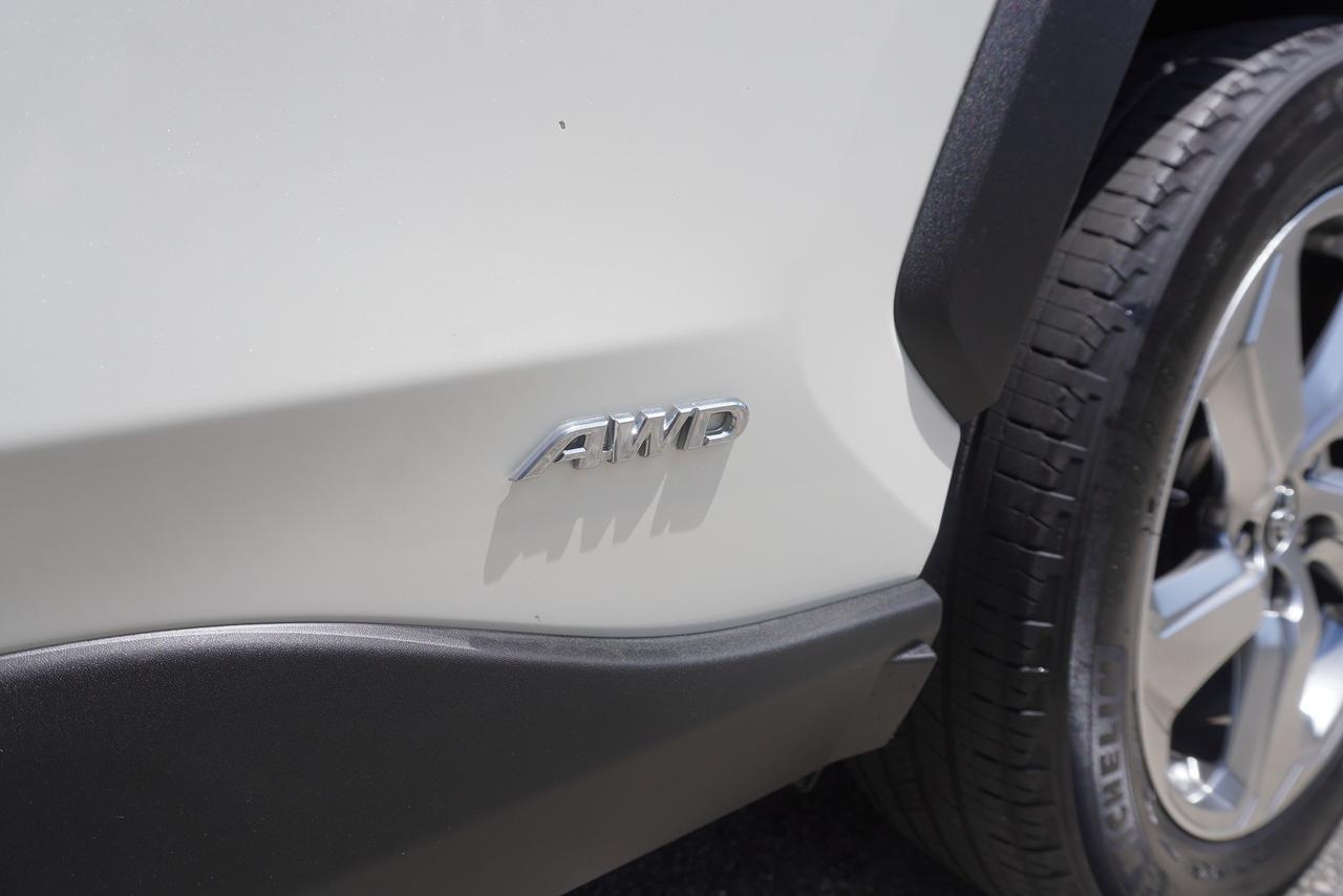 2019 Toyota RAV4 HYBRID / 1 OWNER / NO ACCIDENTS / LIMITED TRIM Photo