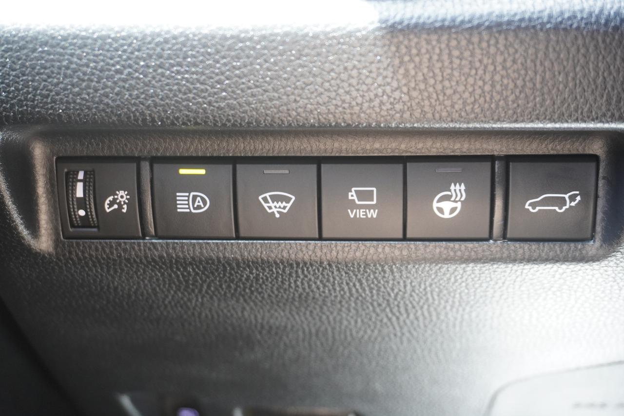 2019 Toyota RAV4 HYBRID / 1 OWNER / NO ACCIDENTS / LIMITED TRIM Photo