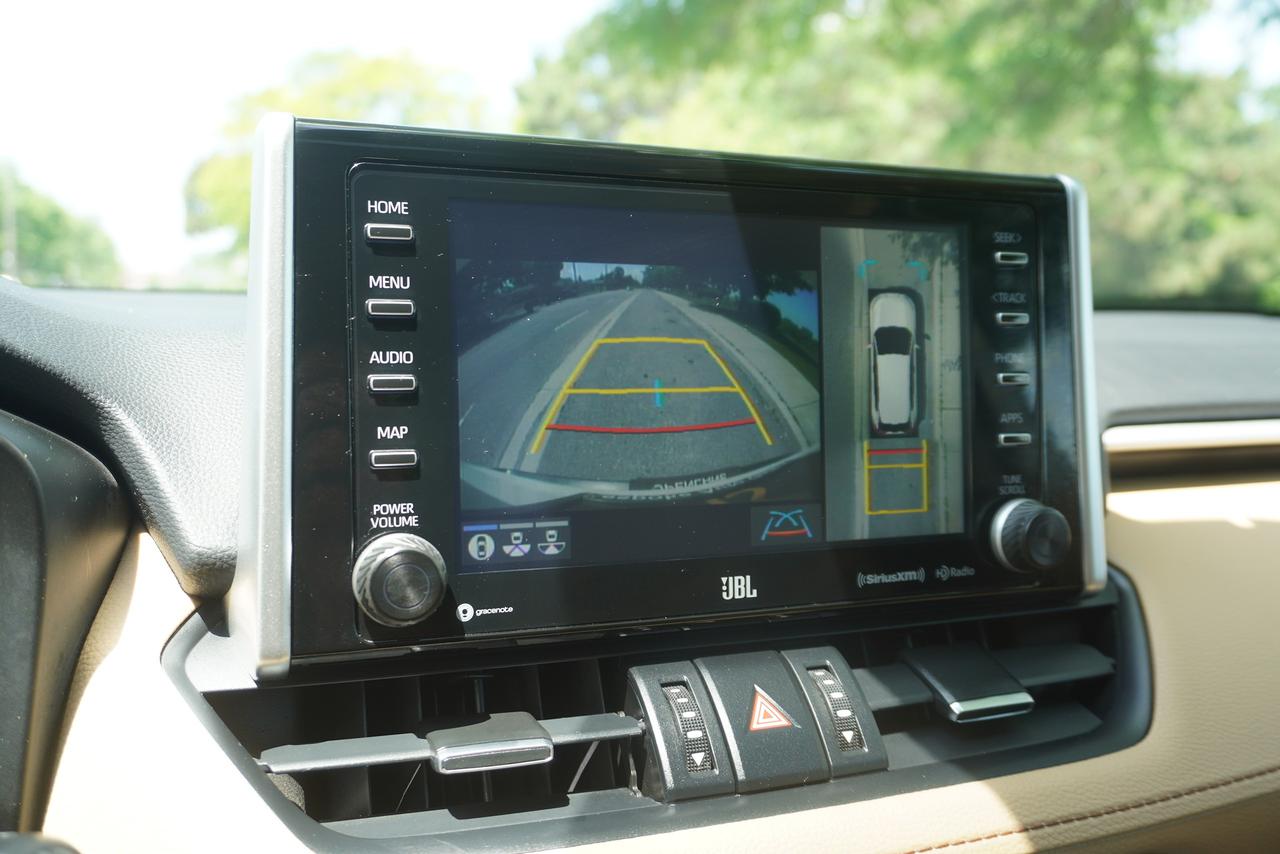 2019 Toyota RAV4 HYBRID / 1 OWNER / NO ACCIDENTS / LIMITED TRIM Photo
