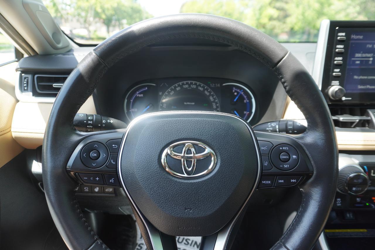 2019 Toyota RAV4 HYBRID / 1 OWNER / NO ACCIDENTS / LIMITED TRIM Photo