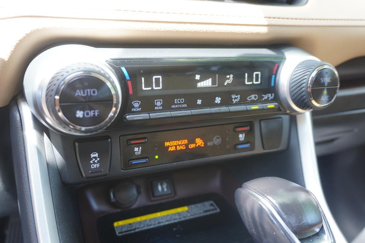 2019 Toyota RAV4 HYBRID / 1 OWNER / NO ACCIDENTS / LIMITED TRIM Photo