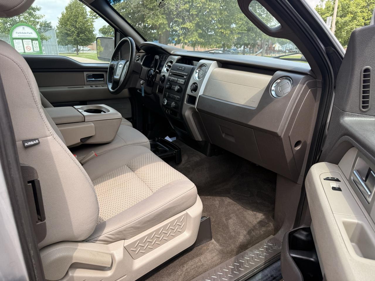2010 Ford F-150 4WD SUPERCAB 163" XLT Photo