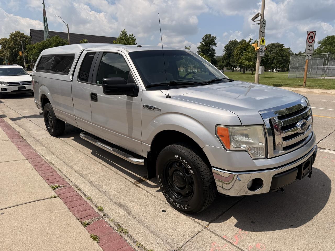 2010 Ford F-150 4WD SUPERCAB 163" XLT Photo