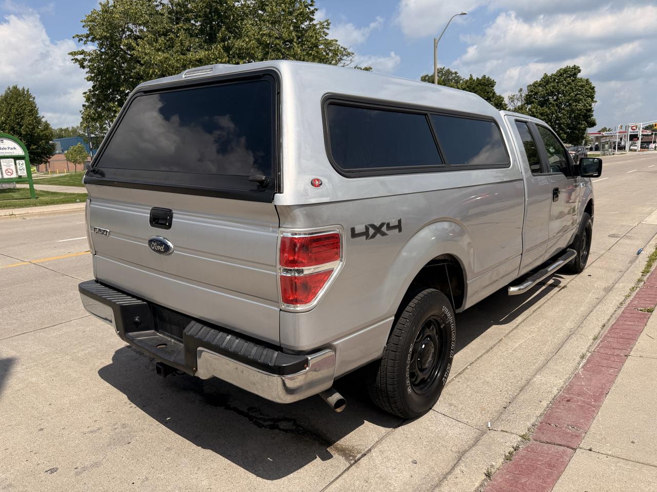 2010 Ford F-150 4WD SUPERCAB 163" XLT Photo