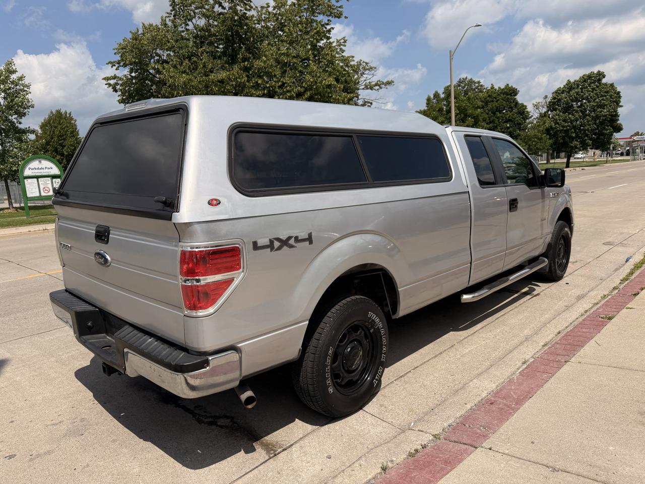 2010 Ford F-150 4WD SUPERCAB 163" XLT Photo