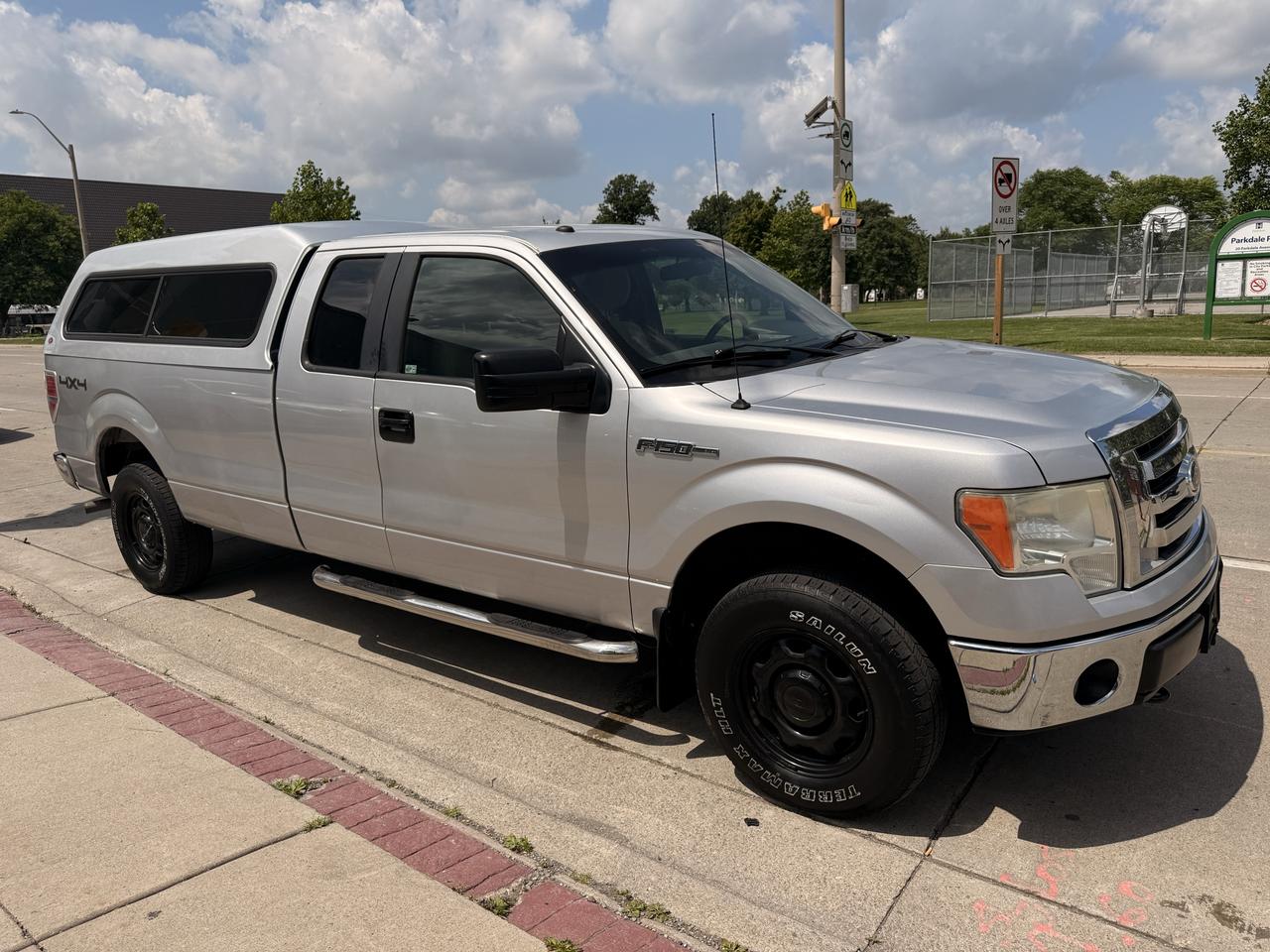 2010 Ford F-150 4WD SUPERCAB 163" XLT Photo