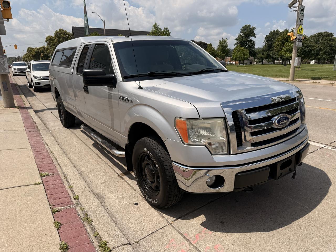 2010 Ford F-150 4WD SUPERCAB 163" XLT Photo