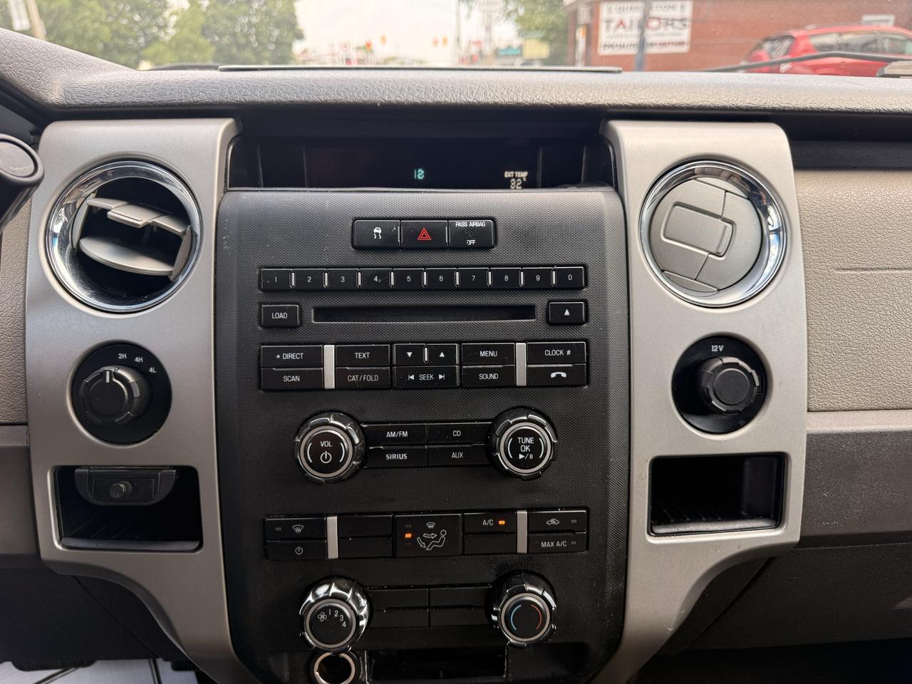 2010 Ford F-150 4WD SUPERCAB 163" XLT Photo