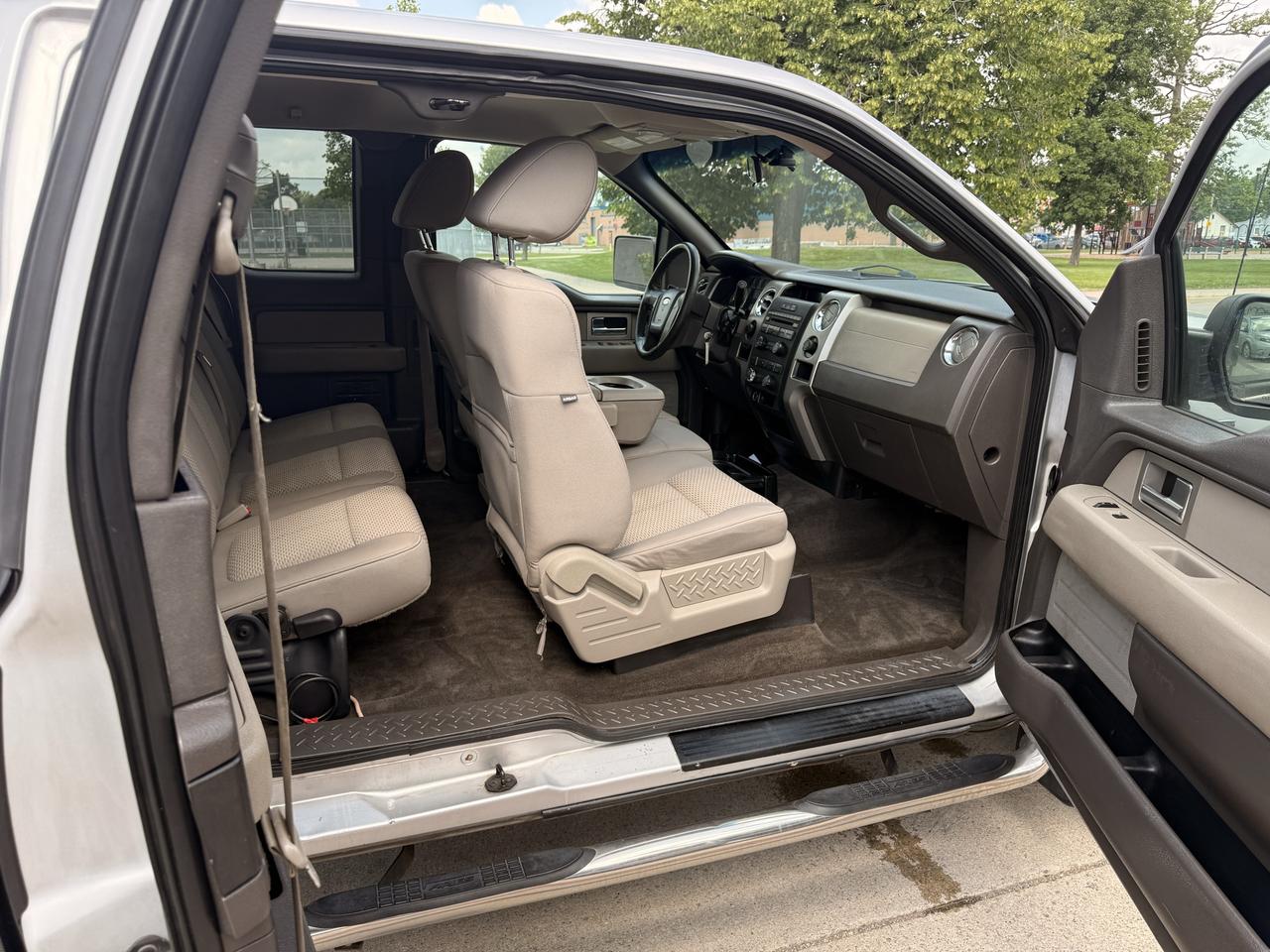 2010 Ford F-150 4WD SUPERCAB 163" XLT Photo