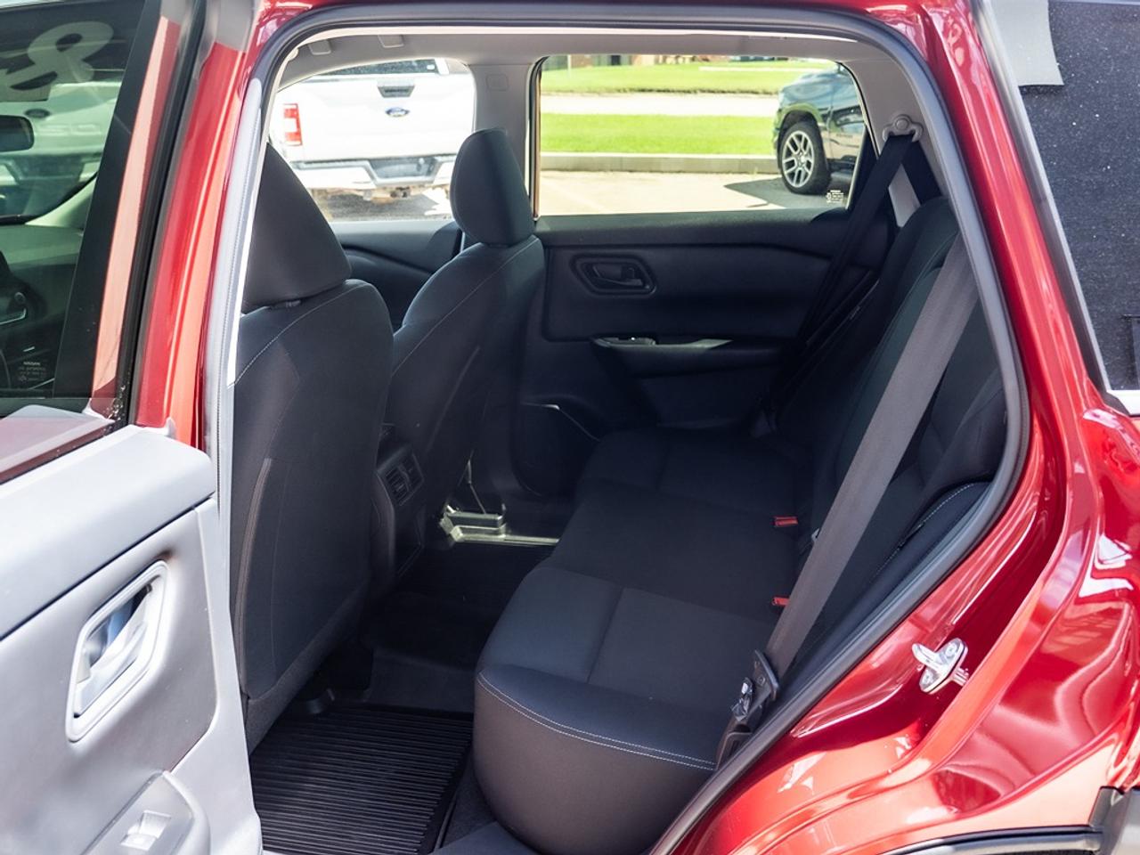 2024 Nissan Rogue AWD S Photo15