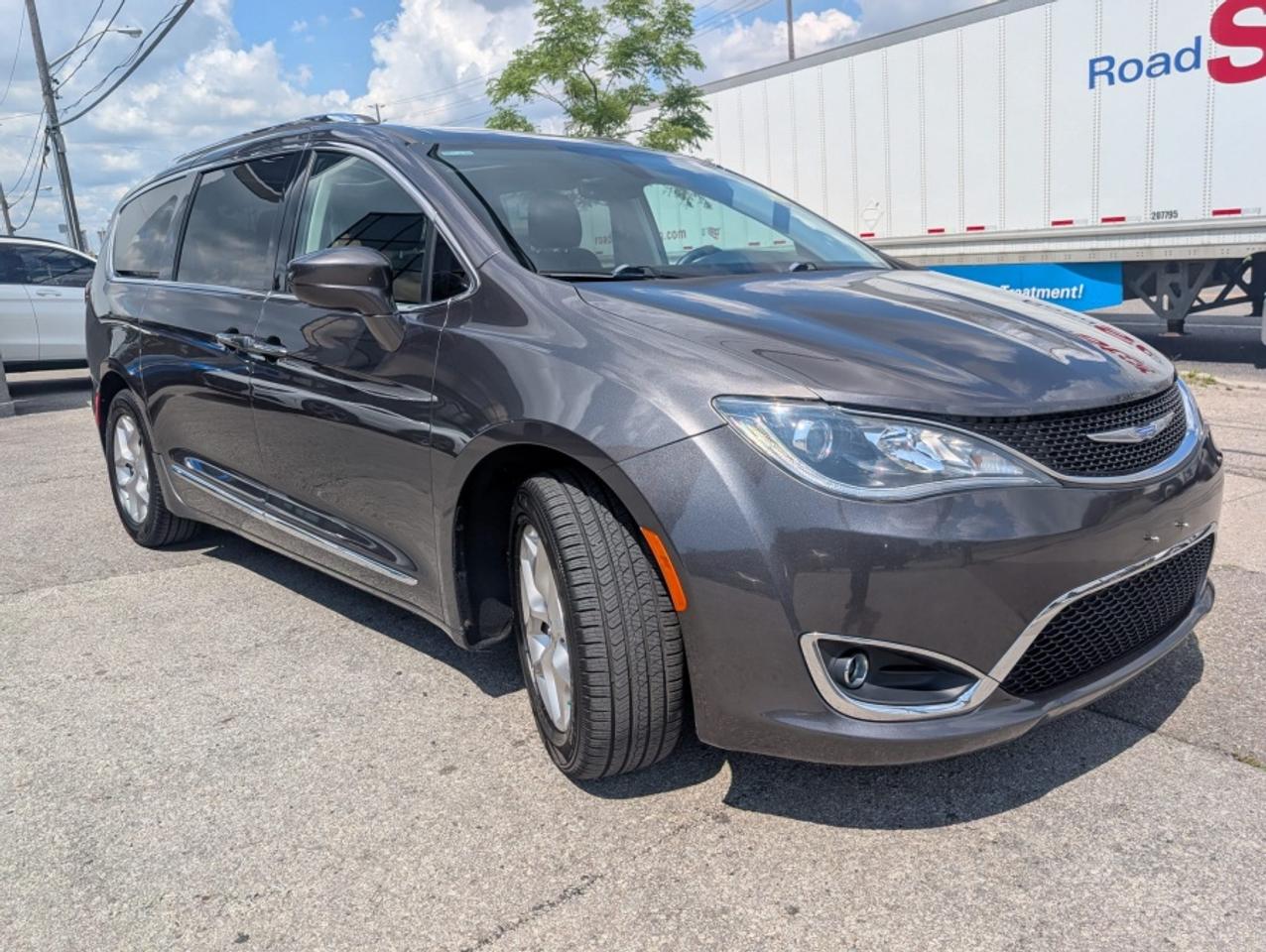 2018 Chrysler Pacifica TOURING L PLUS * PANORAMIC ROOF * NAVI * DVD'S * L Photo